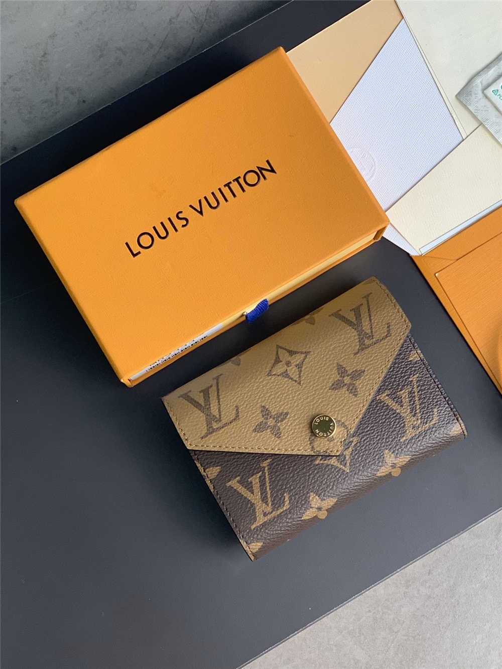 Louis Vuitton wallet M81557  VICTORINE 2025 new 